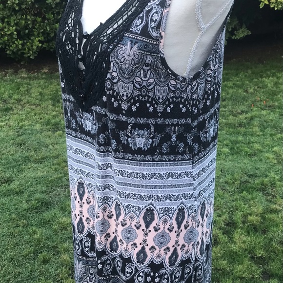 ❌SOLD!❌ Lavish Paisley Dress Size 1X - Picture 4 of 5